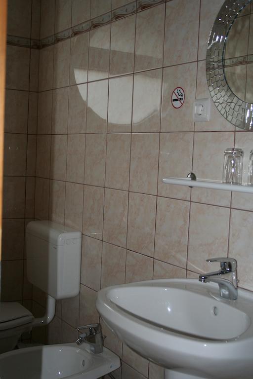 מלון Dabas Nautilus Etterem Es Panzio מראה חיצוני תמונה
